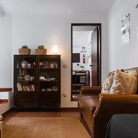 Priest בית הארחה